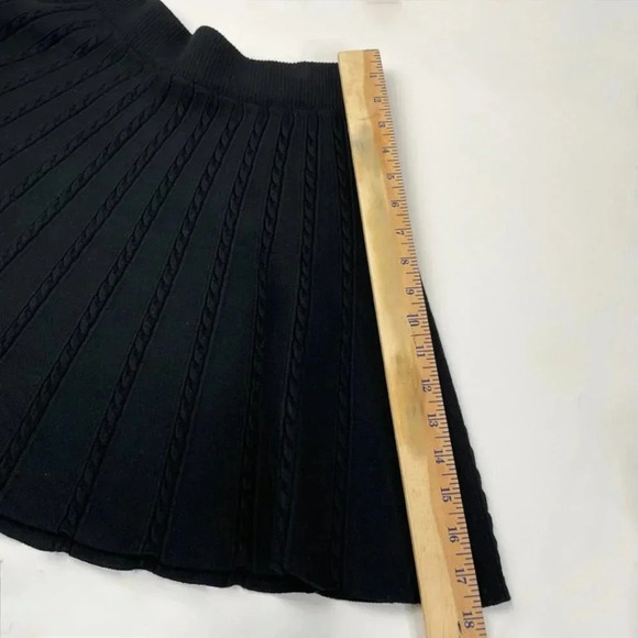 SHEIN, Pleated Flowy Skater Pull-On Skirt Color Black, Size 6 Elastic Wa… - Picture 3 of 8